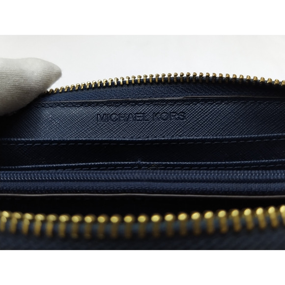 Michael Kors Black Leather Zip Around Credit Card Wallet - Picture 8 of 16